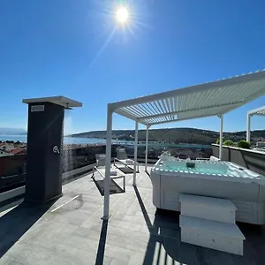 sky-garden.hotels-in-trogir.com/