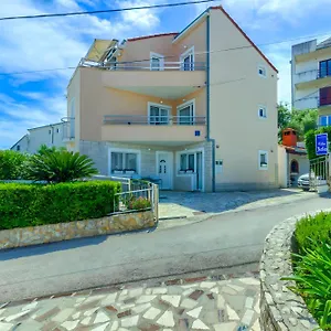 villa-jela-trogir.hotels-in-trogir.com/